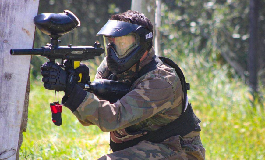 Image 1: Paintball en pleine nature avec 500 billes sur 6 terrains extérieurs