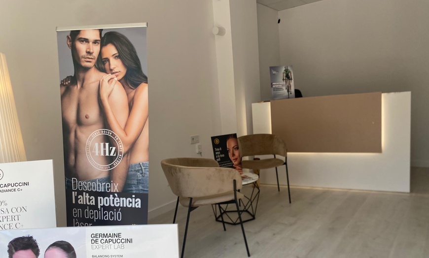 Image 11: Sesión facial Esencia o Premium con hidratación y ácido hialurónico