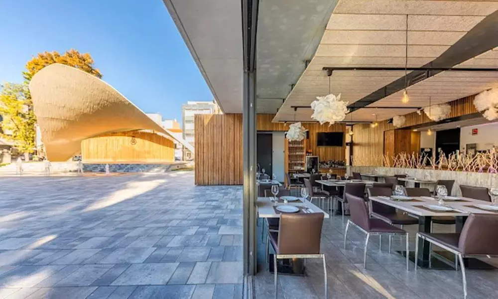 Parrillada para 2 o 4: aperitivo, entrantes, postres, bebida y vino