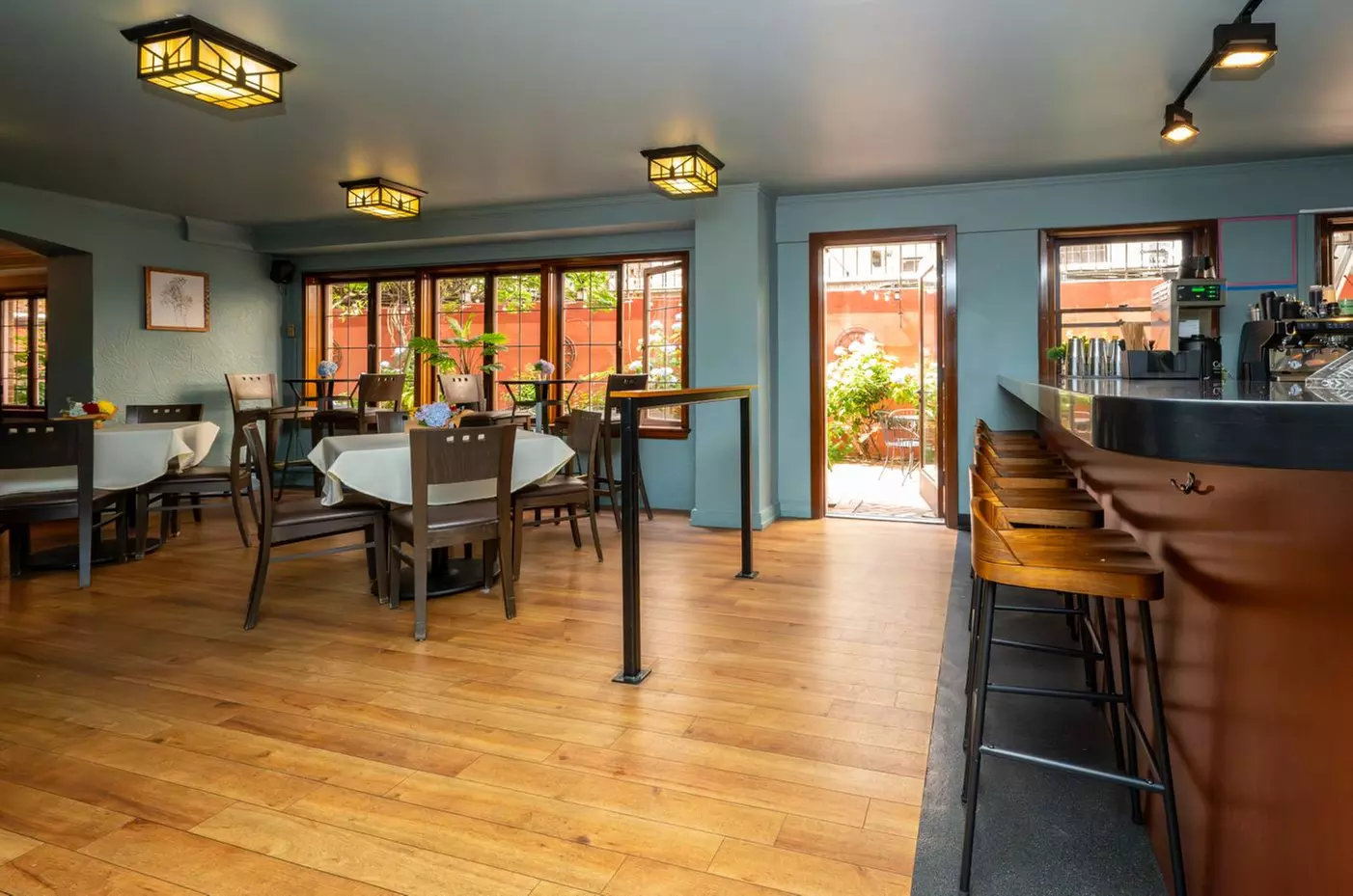 Classic Comfort and Skyline Views in Seattle's First Hill District
