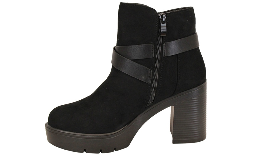 Image 20: Women's Chelsea Ankle Boots