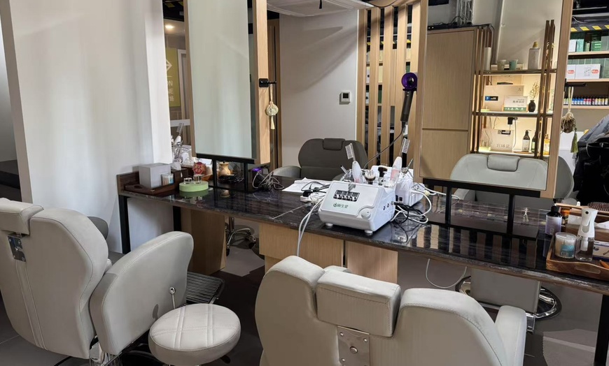 Image 3: Deep Scalp Cleansing – Hydra-Treatment or Hair Soothing (75 Min)
