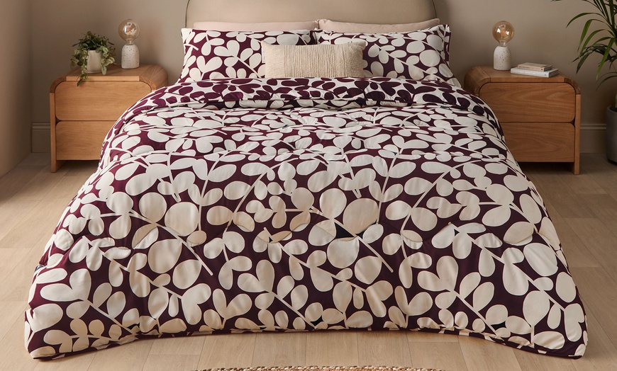 Image 2: Silentnight 10.5 Tog Leaf Print Reversible Coverless Duvet Set