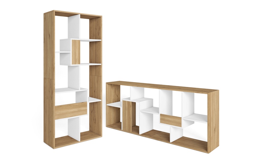 Image 35: Speels vormgegeven boekenkast