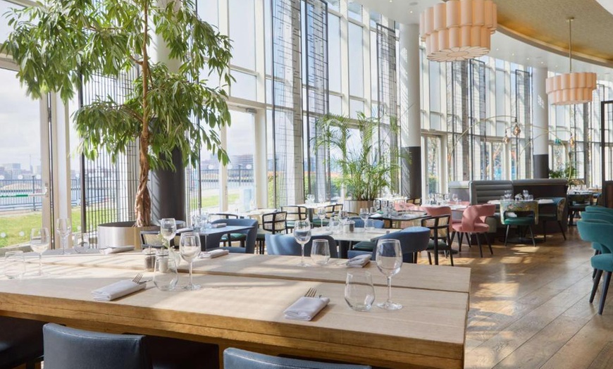 Image 13: London: City Break 4* Doubletree by Hilton Excel