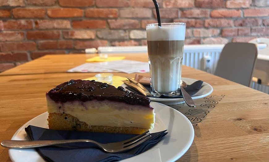 Image 3: Kaffee & Kuchen für 1, 2 oder 4 Personen