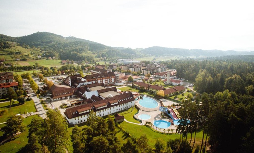 Image 2: Slovenia 4*: soggiorno in mezza pensione con piscine termali