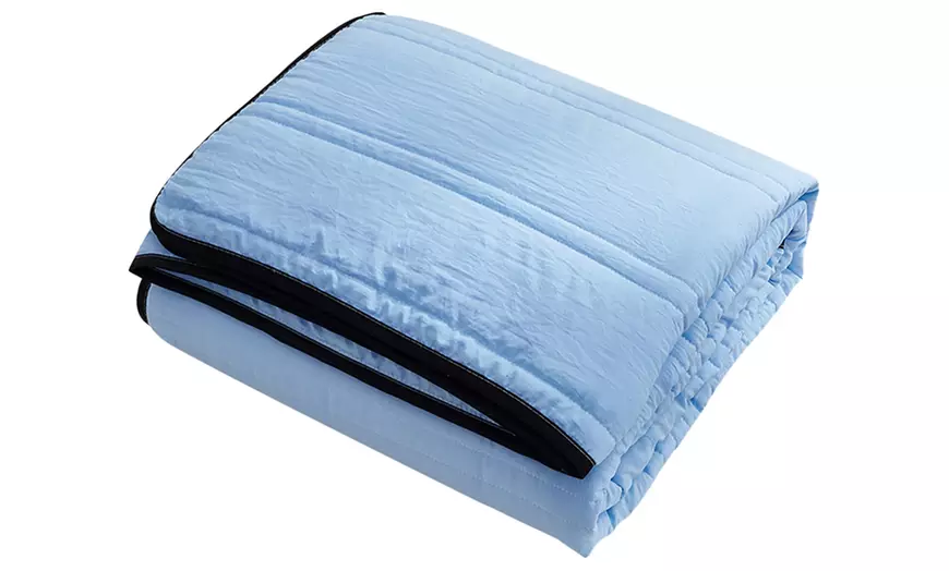Image 2: Air-Conditioned Thin Quilt