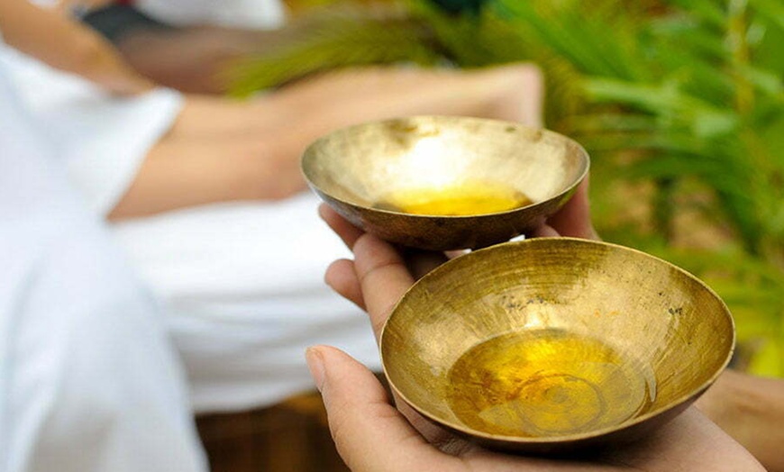 Image 7: 60 Min. Ganzheitliche Ayurveda-Massage nach Wahl für 1 Person