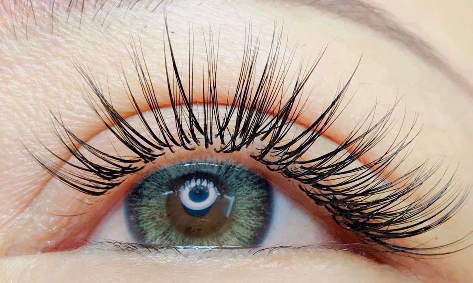 Enhance Your Look with Classic, Hybrid or Volume Eyelash Extensions