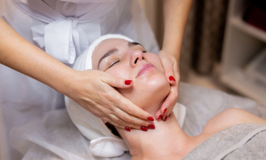 Image 8: Tratamiento fitobiológico facial con microcorrientes galvánicas y más