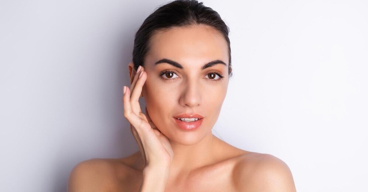 Tratamiento de microlifting facial con vitaminas y Dermapen en Barcelona