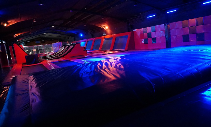 Image 5: ¡Saltos y diversión! Acceso a Salting para hasta 2 adultos y 2 niños