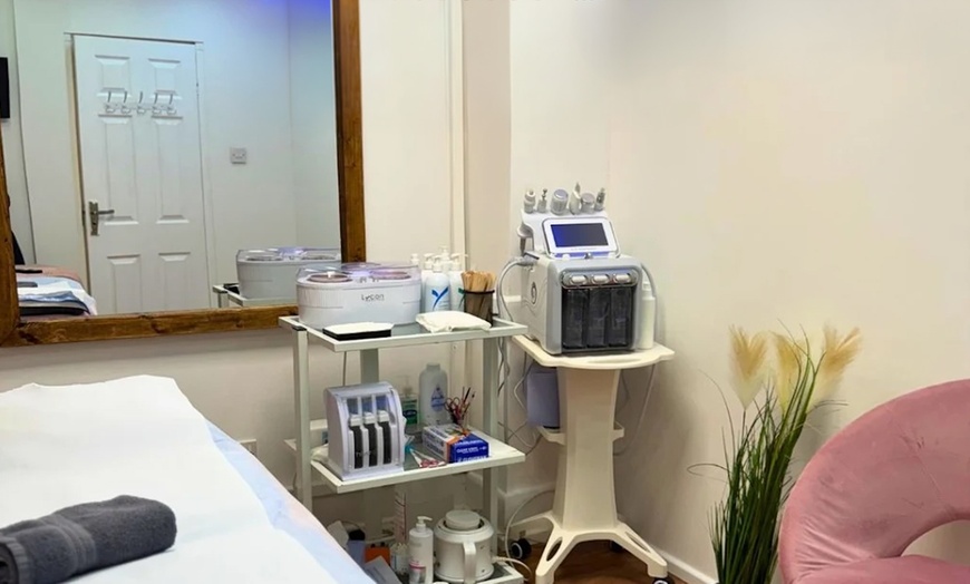 Image 2: Revitalize with 7D HIFU for Skin Rejuvenation and Lifting