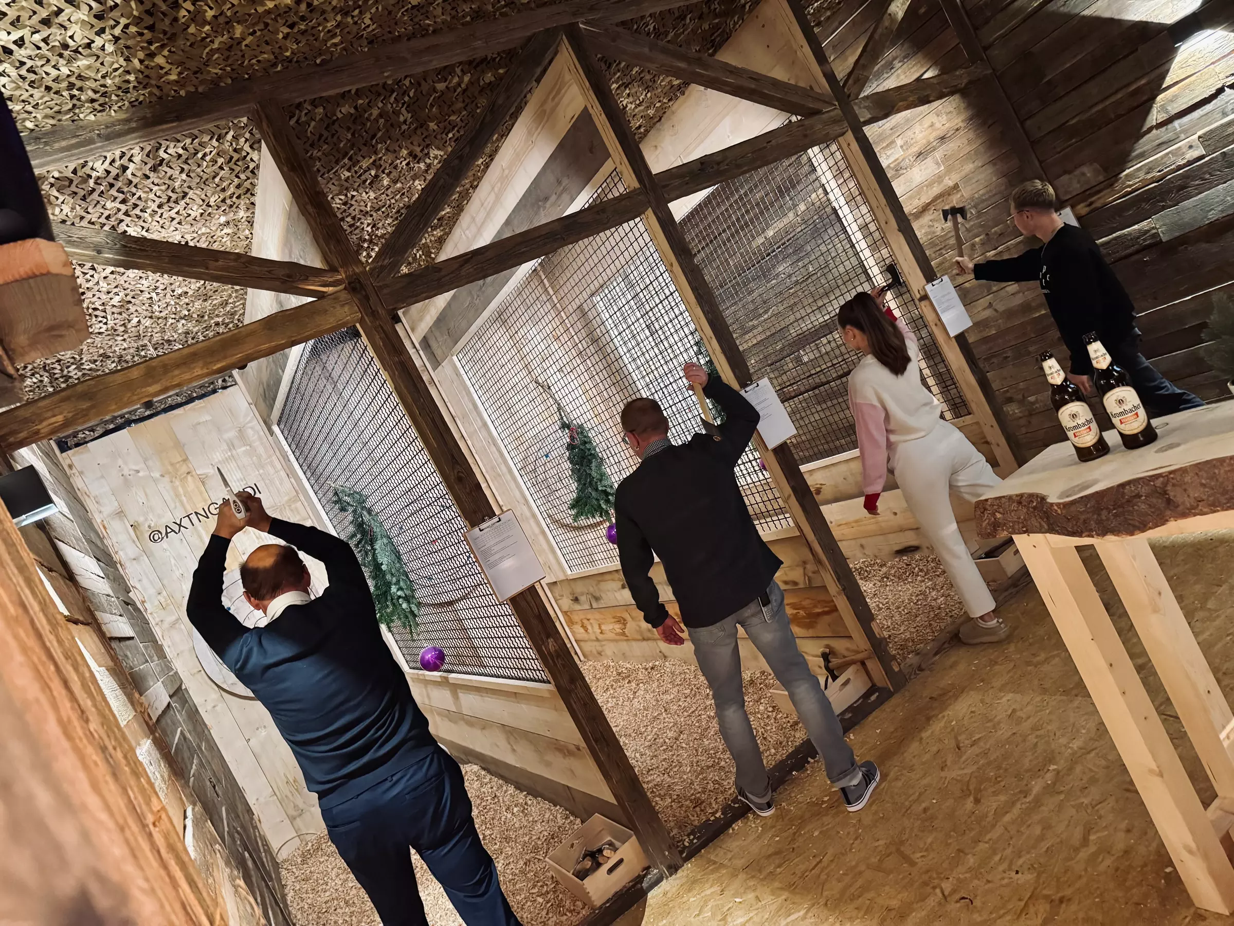 60 oder 90 Min. Axtwerfen auf eigener Bahn für 2 oder 4 Personen