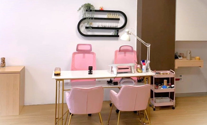 Image 5: Manicura, pedicura o ambas con esmaltado normal o semipermanente