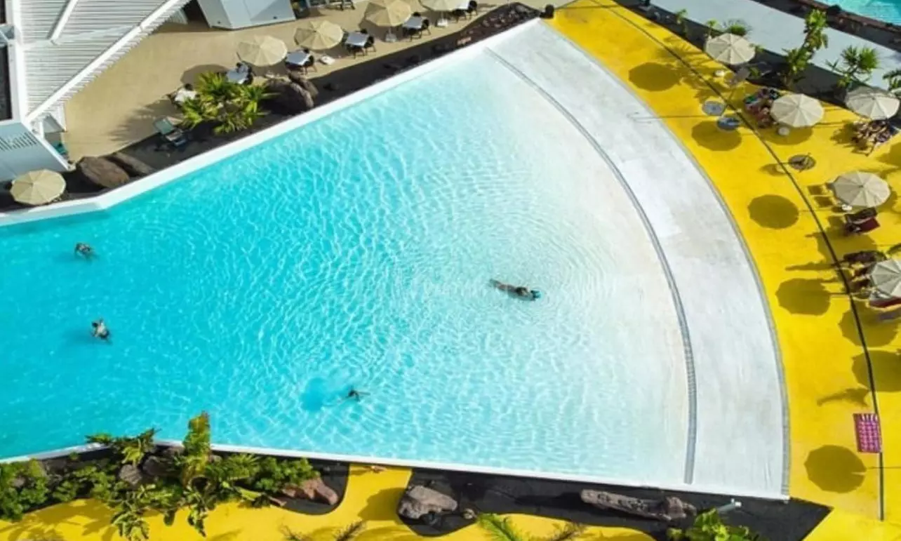 Entrada para niño o adulto a parque acuático Aqualava en Lanzarote