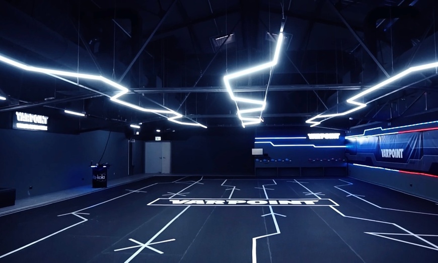 Image 2: Action, Teamwork und Bewegung pur: 60 Min. VR Arena für 4-10 Personen