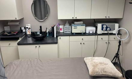 One Bikini Waxing Session - DermaDiva