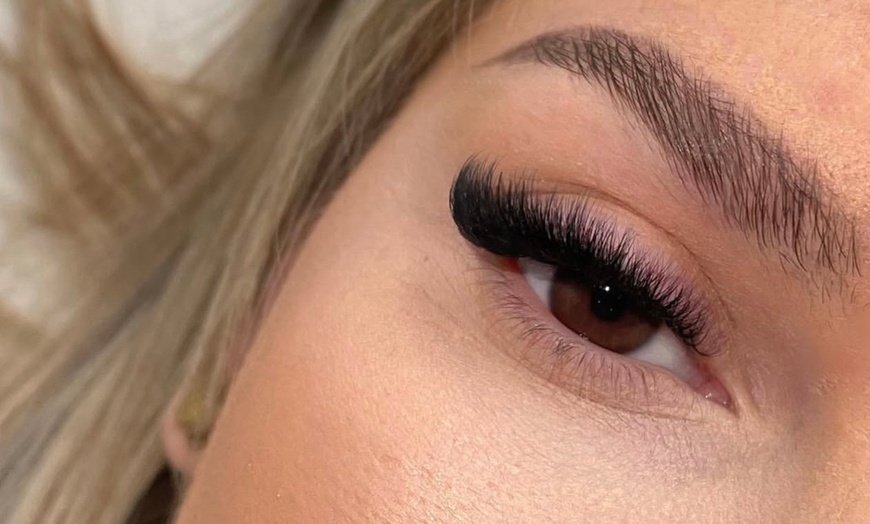 Image 2: Up to 62% Off on Eyelash Extensions at the set uk