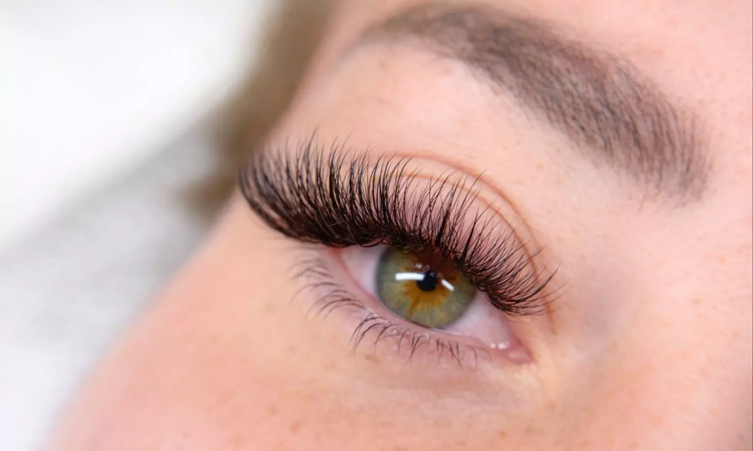 Jusqu'à 44% de remise sur Extensions des cils chez KL beauty38