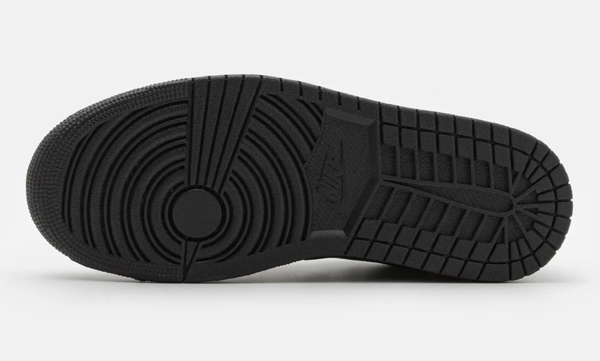 Image 7: Nike Air Jordan Low Men's Trainers