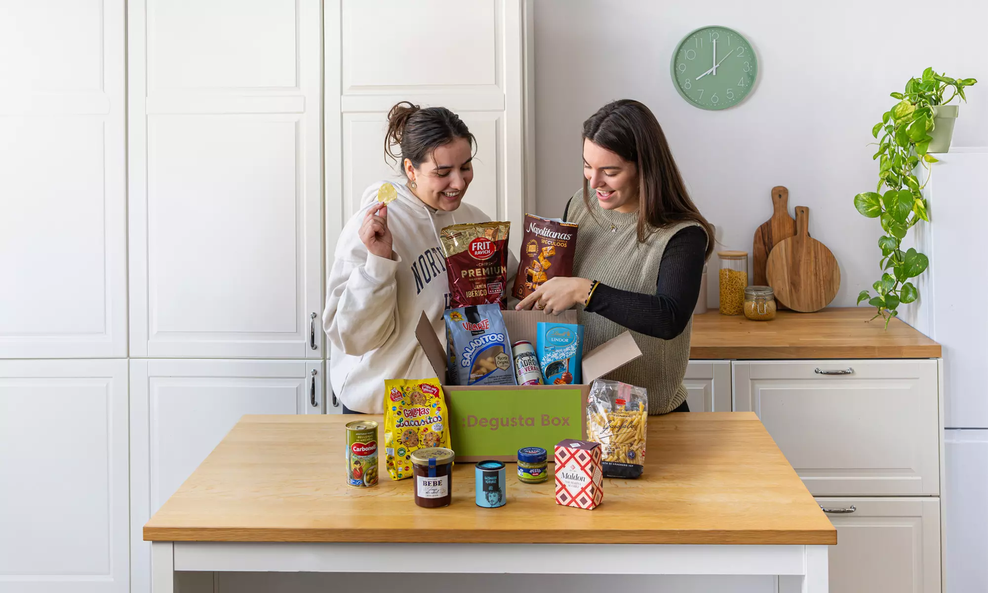 Suscríbete a una caja de sorpresas al mes con Degustabox