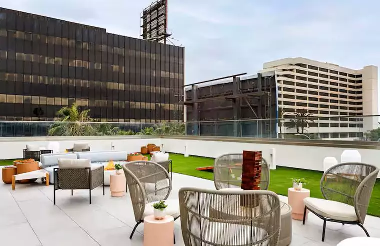 Comfortable Budget Hotel Near LAX With Parking Included