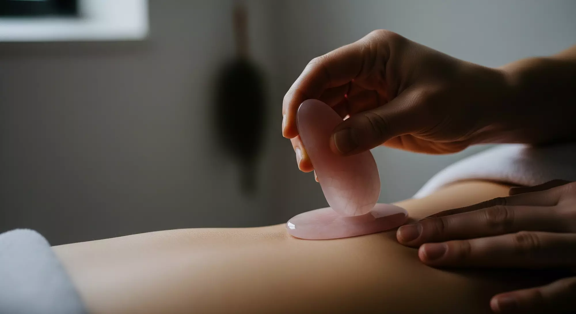 Schalte ab: Wohltuende Gua-Sha-Massage nach Wahl