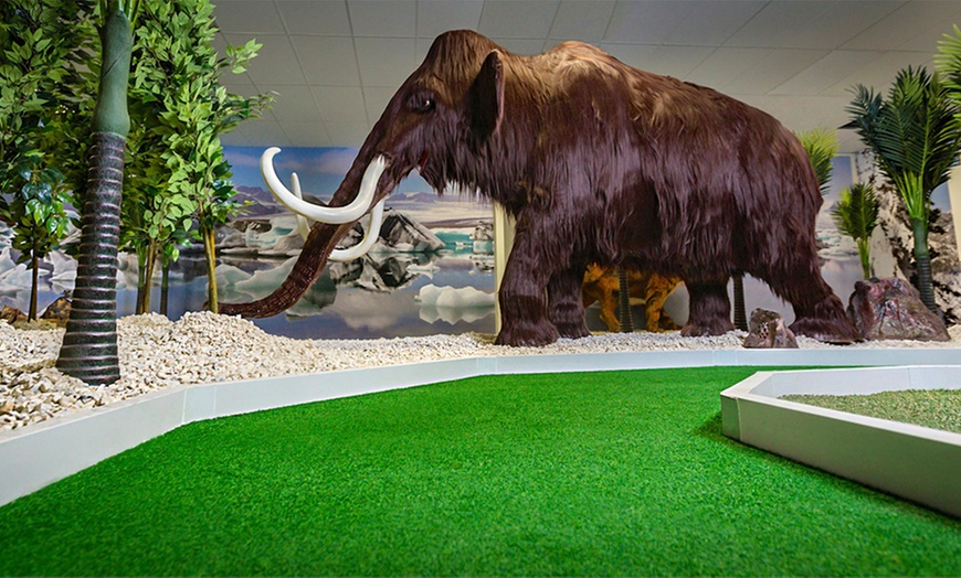 Image 1: Ice Age Mini Golf