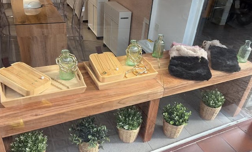 Image 5: Sesión de manicura y/o pedicura con esmaltado normal o semipermanente