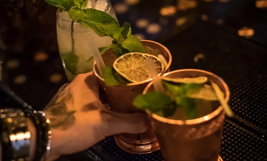Image 2: Cocktails et planche de produit frais à Fabrik Factory