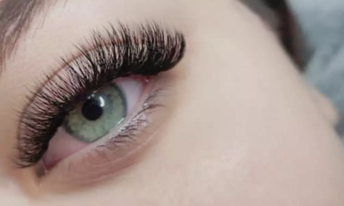 Enhance Your Look with Classic/ Hybrid or Volume Eyelash Extensions