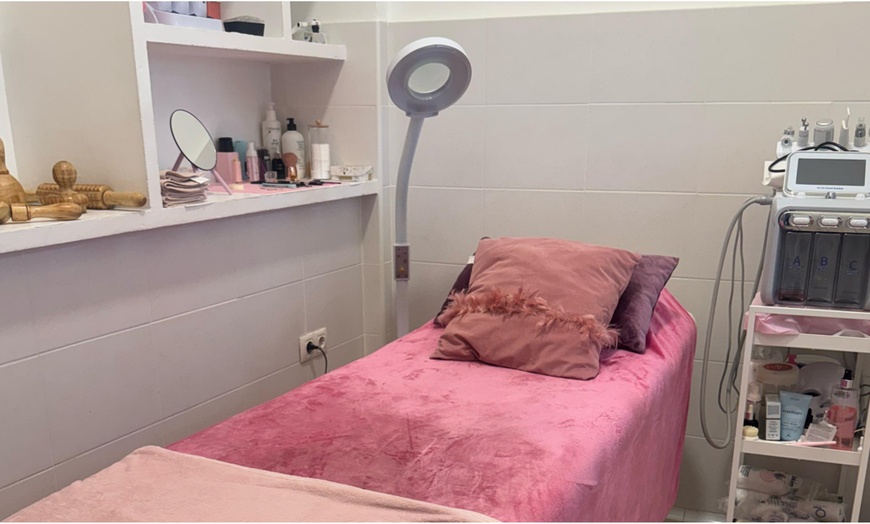 Image 4: Siéntete radiante con una limpieza facial o hydrafacial para 1 persona