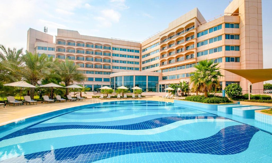 Image 14: Abu Dhabi: One Night Stay with Breakfast and Dinner