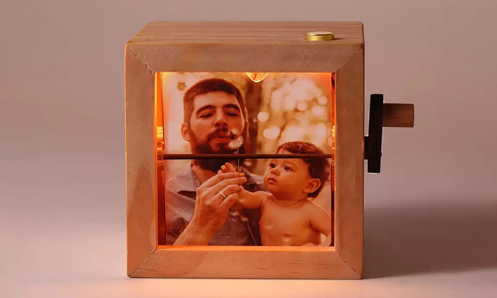 1 oder 2 personalisierbare Handkurbel-Fotorahmen aus Holz