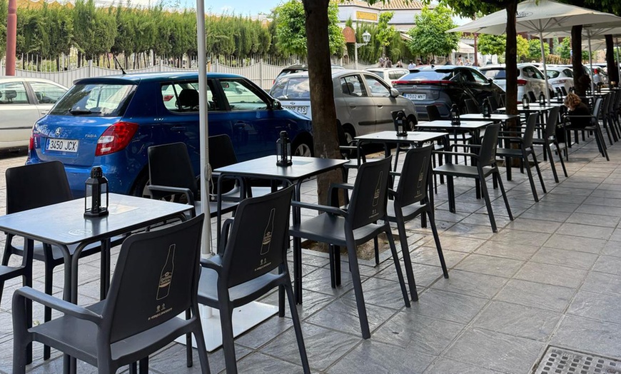 Image 22: Menú fusión con entrante, principal, postre y bebida 