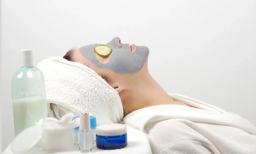 Image 2: Up to 30% Off on Facelift - Non-Surgical at Skinfinity