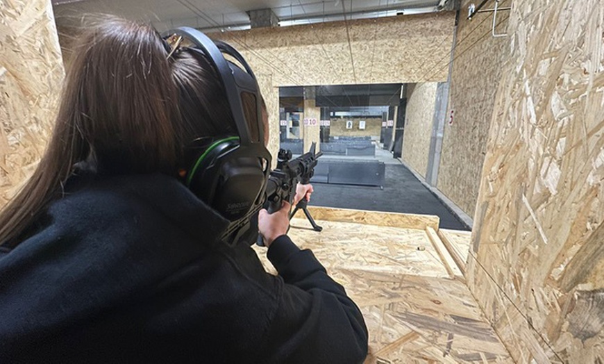Image 8: Godzina emocji na krytej strzelnicy: wynajęcie toru na 1 godz.