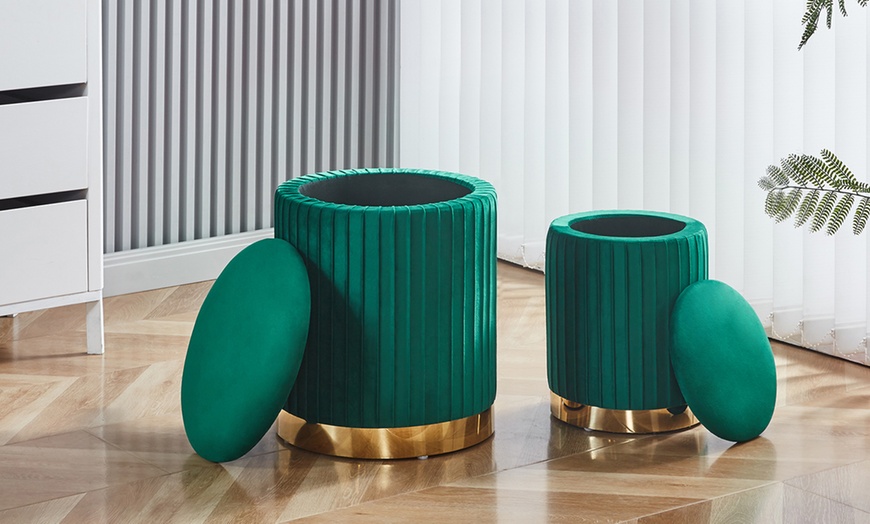 Image 28: Coppia di pouf contenitori in velluto