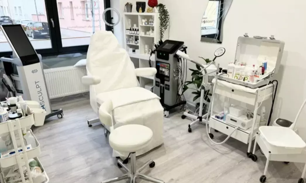 1 oder 2x Microneedling mit auf die Haut abgestimmtem Wirkstoffserum