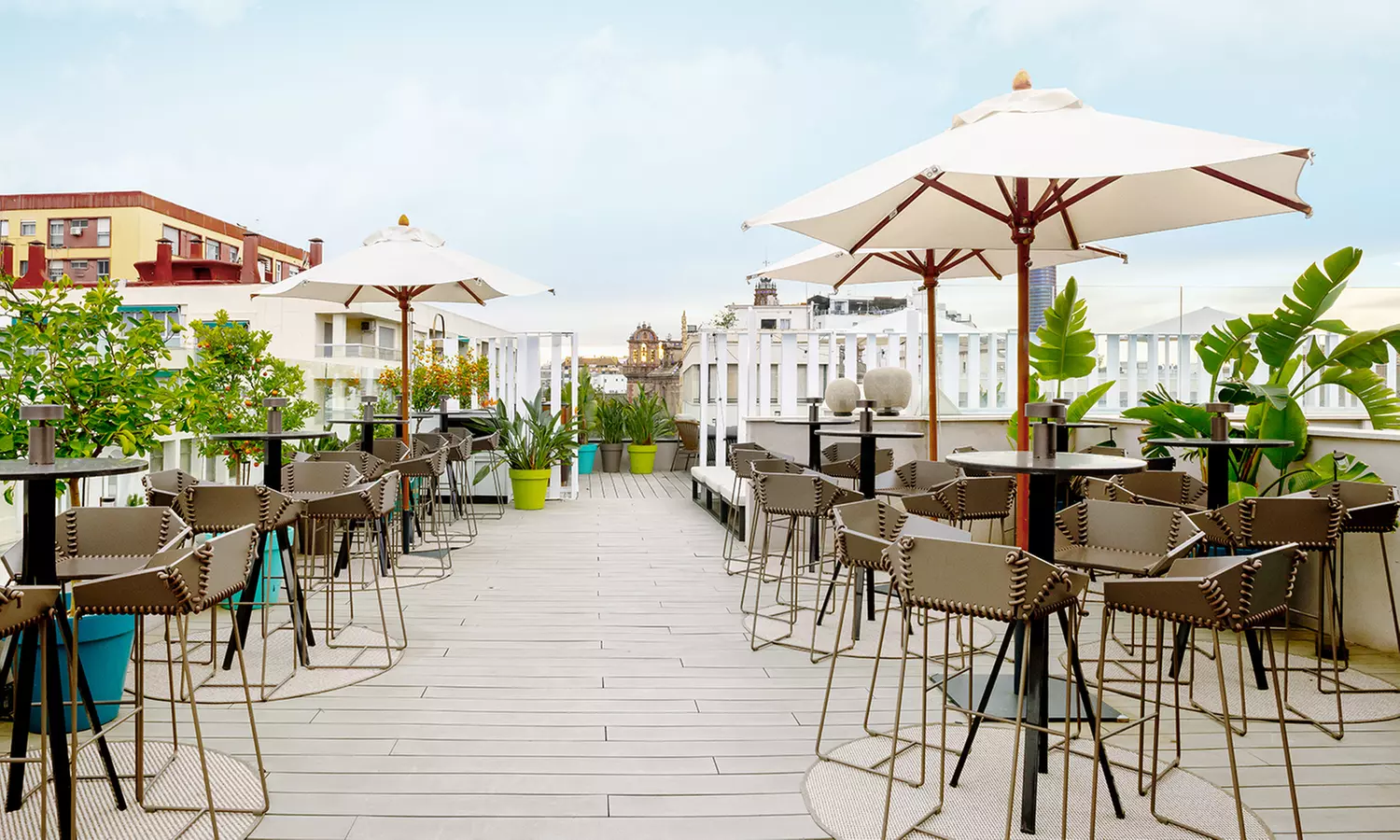 Experiencias premium para dos con cava Ars Collecta, Moët o vinos La Charla y Viña Pomal con gourmet en Scalpers Rooftop - Second Medium