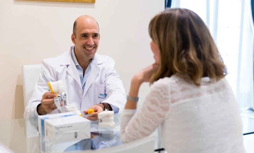 Image 4: Limpieza bucal con examen y diagnóstico para 1 o 2 personas