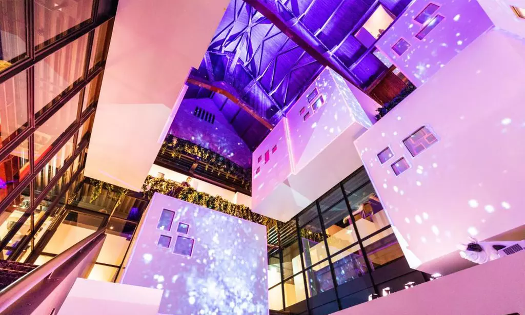 Amsterdam: tweepersoonskamer of pod met ontbijt