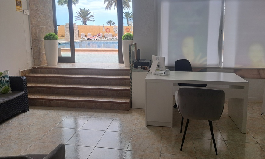 Image 5: Masaje con opción a reflexología podal, peeling e hidromasaje 