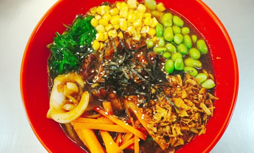 Image 7: Menú asiático para 2 o 4 con entrantes, principales, postre y bebida