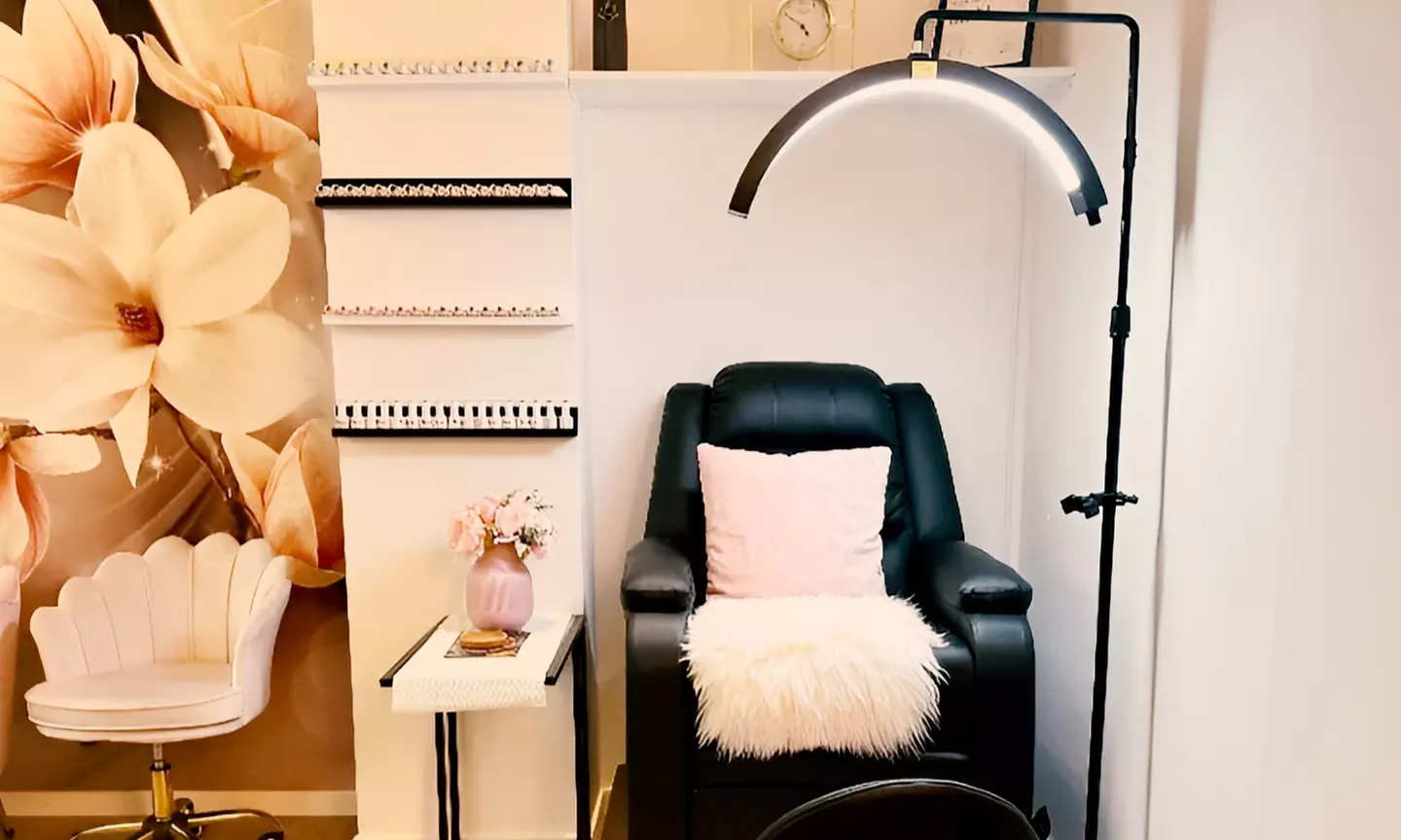 Ontspan met luxe massage & gezichtsbehandeling bij UR Nails & Beauty Rotterdam tot 50% korting! - Image 7