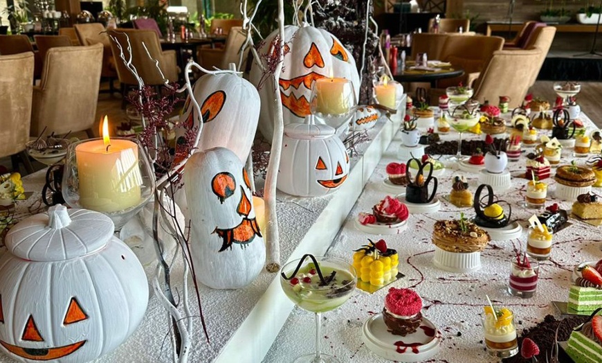 Image 1: 5*Halloween Buffet Dinner with Beverages for 1 Child or Up to 4 Adults