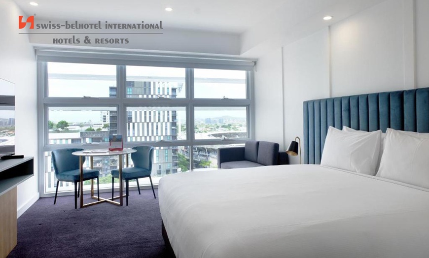 Image 1: Brisbane Getaway for Two: Swiss-Belhotel Stay + Wine & Late Checkout