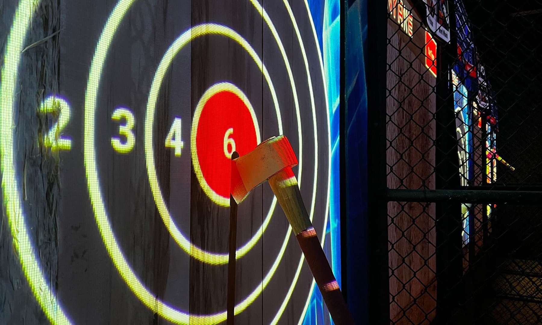 60- or 90-Min Axe Throwing Experience for 2, 3, 4, 5 or 6 People